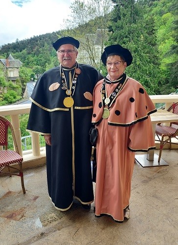 1 accueil confrerie templeurie des fleurs et gouste foie gras en riches lieux de touraine