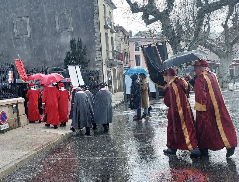 2 defile sous la pluie 10 